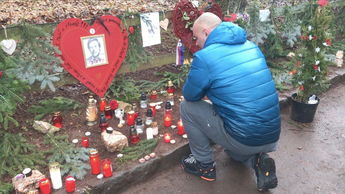 „Byl to pan prezident!“ Lidé vzpomínali na Václava Havla na místě, kde zemřel